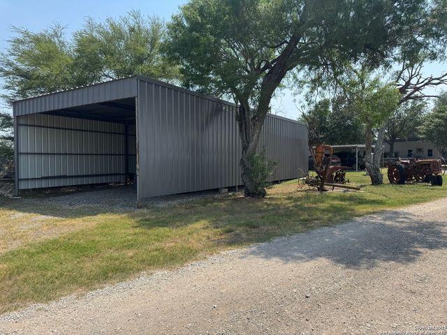 7084 Richter, Elmendorf, TX 78112