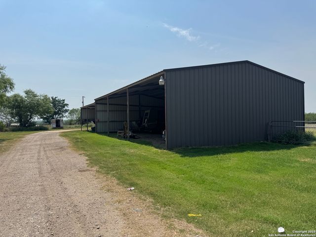 7084 Richter, Elmendorf, TX 78112