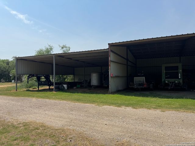 7084 Richter, Elmendorf, TX 78112