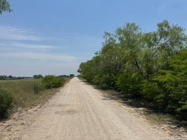 7084 Richter, Elmendorf, TX 78112
