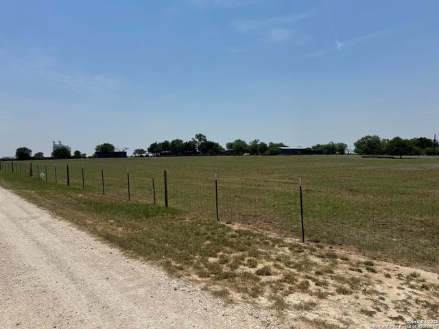 7084 Richter, Elmendorf, TX 78112