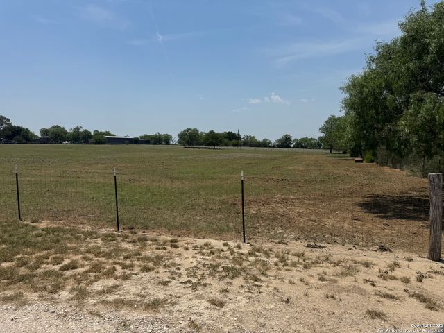 7084 Richter, Elmendorf, TX 78112