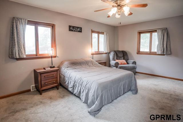 2131 S 38th Avenue, Omaha, NE 68105