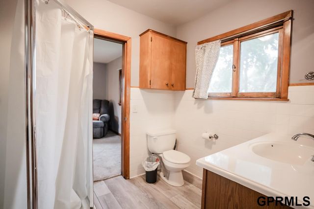 2131 S 38th Avenue, Omaha, NE 68105