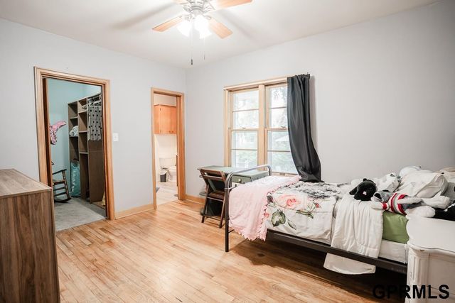 2131 S 38th Avenue, Omaha, NE 68105