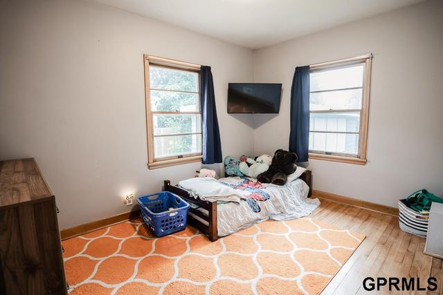 2131 S 38th Avenue, Omaha, NE 68105