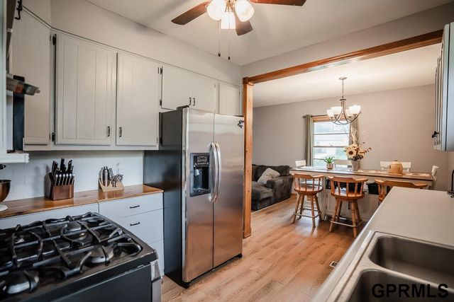 2131 S 38th Avenue, Omaha, NE 68105