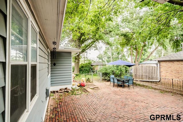 2131 S 38th Avenue, Omaha, NE 68105
