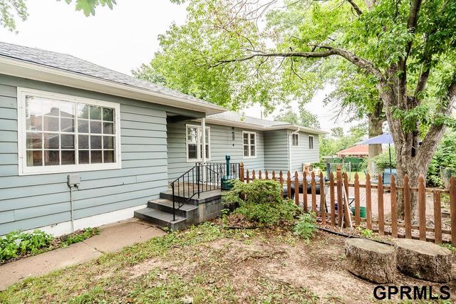 2131 S 38th Avenue, Omaha, NE 68105