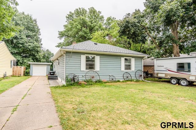 2131 S 38th Avenue, Omaha, NE 68105