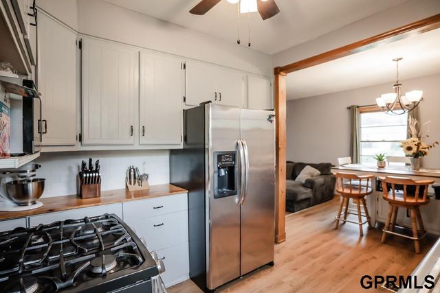 2131 S 38th Avenue, Omaha, NE 68105