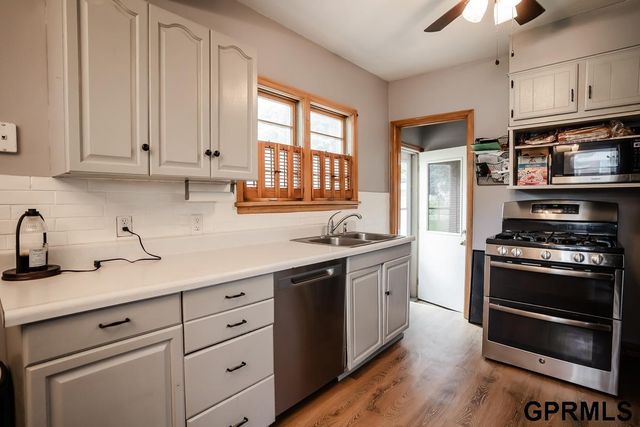 2131 S 38th Avenue, Omaha, NE 68105