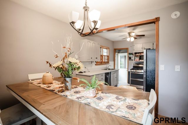 2131 S 38th Avenue, Omaha, NE 68105