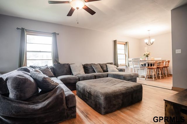 2131 S 38th Avenue, Omaha, NE 68105