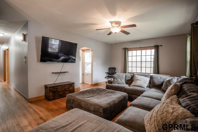 2131 S 38th Avenue, Omaha, NE 68105