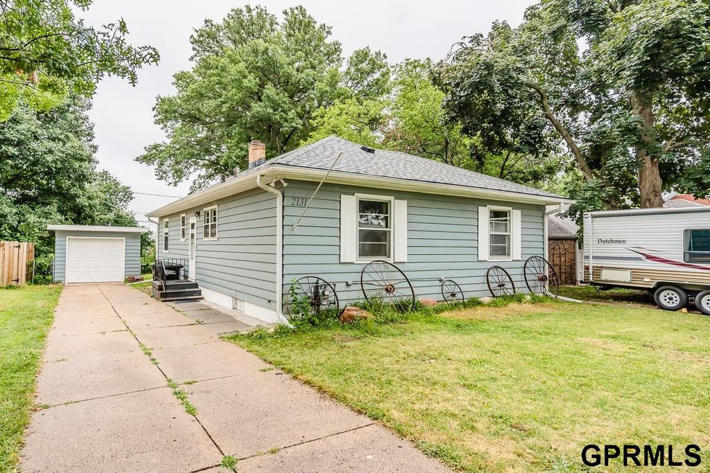 2131 S 38th Avenue, Omaha, NE 68105