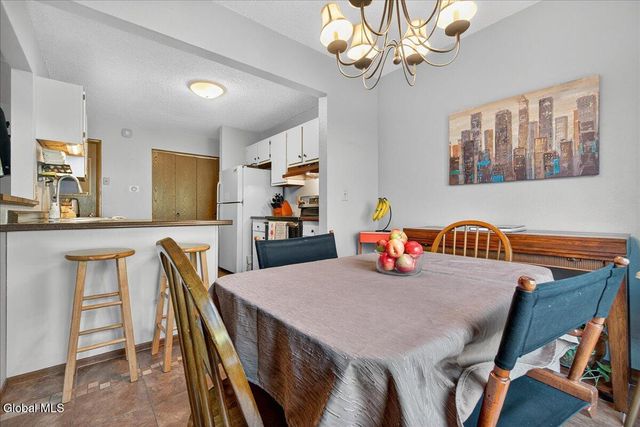 22 Lexington Drive, Clifton Park, NY 12065