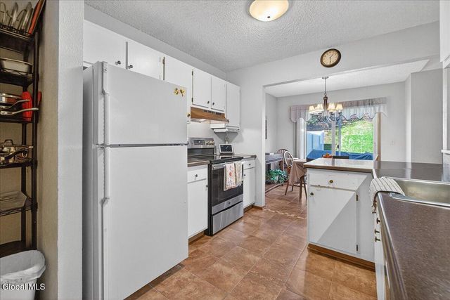 22 Lexington Drive, Clifton Park, NY 12065