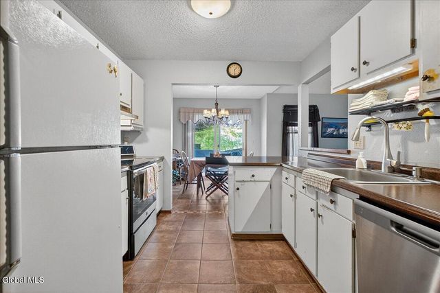 22 Lexington Drive, Clifton Park, NY 12065