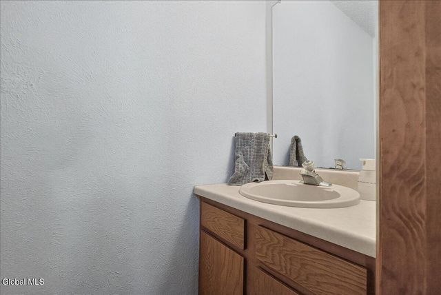 22 Lexington Drive, Clifton Park, NY 12065