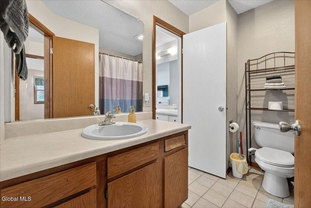 22 Lexington Drive, Clifton Park, NY 12065