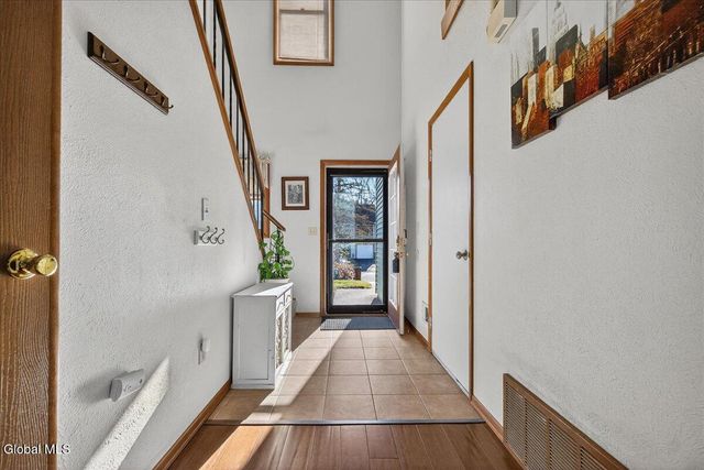 22 Lexington Drive, Clifton Park, NY 12065