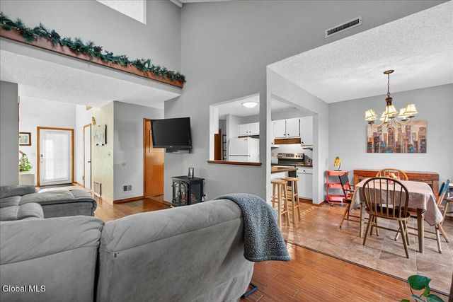 22 Lexington Drive, Clifton Park, NY 12065