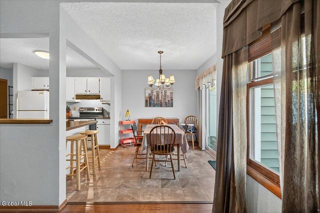 22 Lexington Drive, Clifton Park, NY 12065