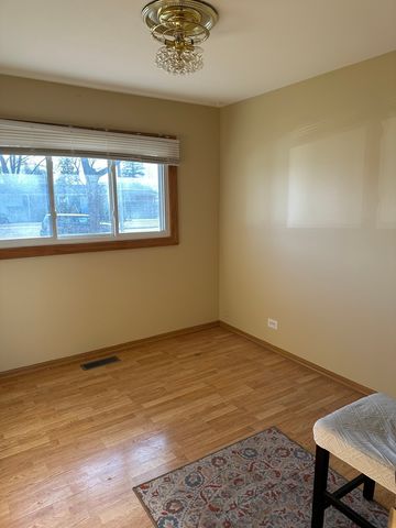 6316 W 83RD Place, Burbank, IL 60459