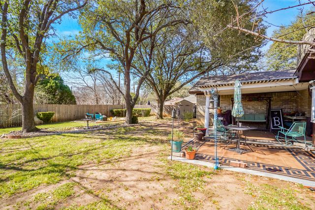 1822 E Cedar Elm Drive, Arlington, TX 76012