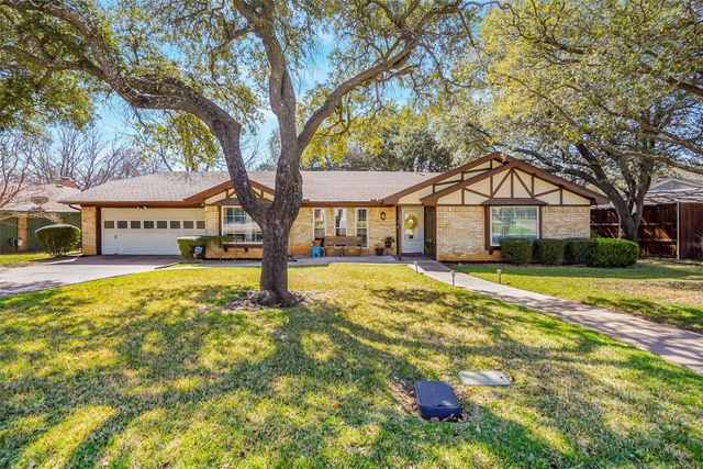 1822 E Cedar Elm Drive, Arlington, TX 76012