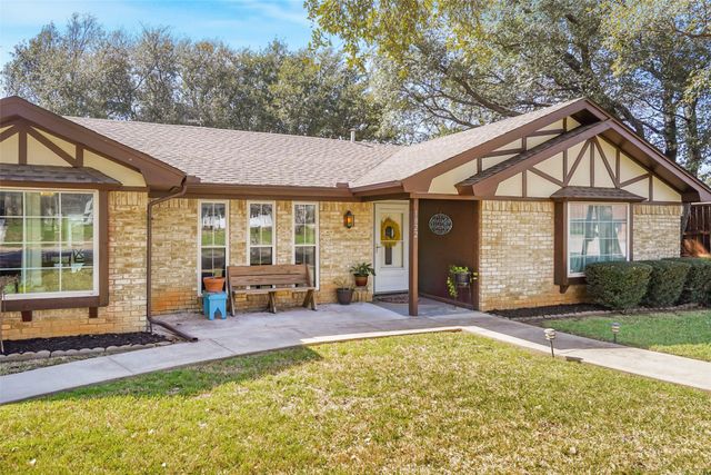 1822 E Cedar Elm Drive, Arlington, TX 76012