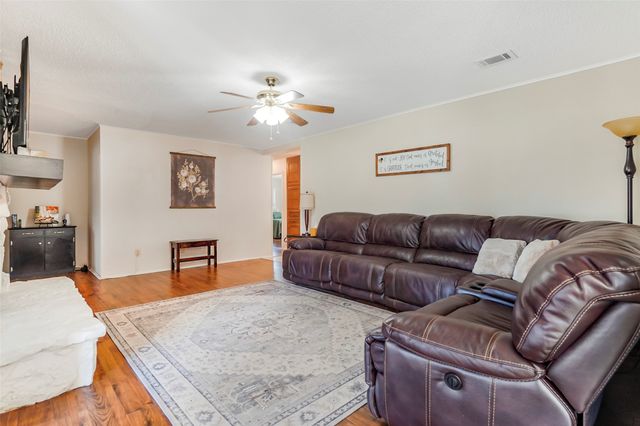 1822 E Cedar Elm Drive, Arlington, TX 76012