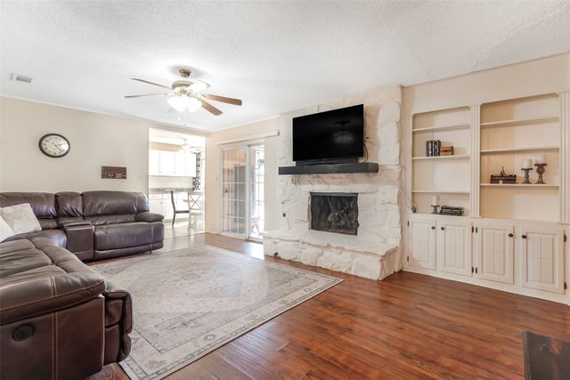 1822 E Cedar Elm Drive, Arlington, TX 76012