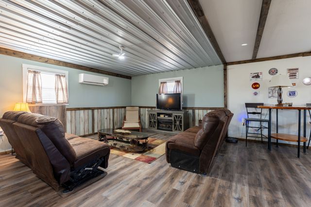 5725 Wayland Springs Rd, Iron City, TN 38463