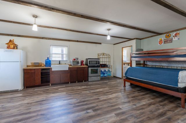 5725 Wayland Springs Rd, Iron City, TN 38463