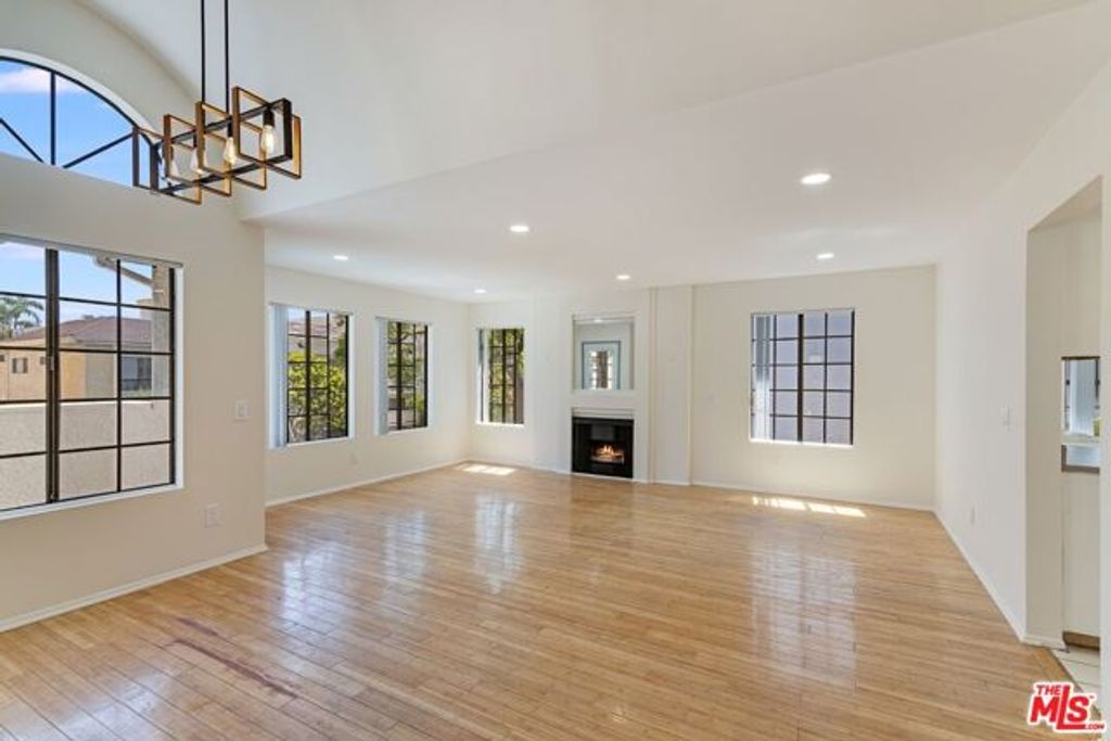 1931 Malcolm Avenue 201, Los Angeles, CA 90025