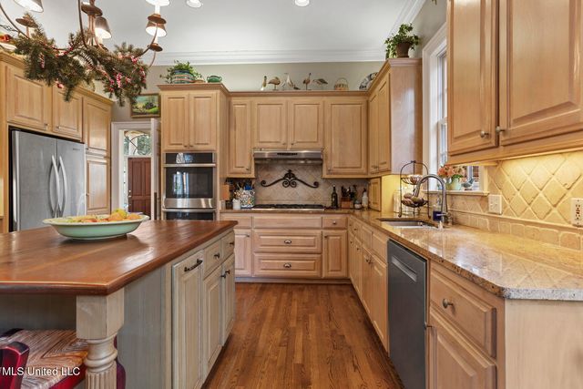 450 Saint Andrews Drive, Jackson, MS 39211