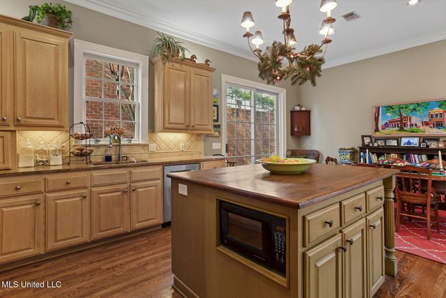 450 Saint Andrews Drive, Jackson, MS 39211