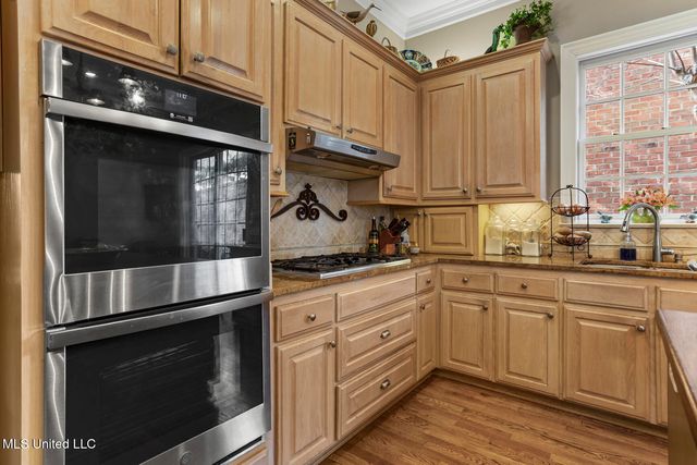 450 Saint Andrews Drive, Jackson, MS 39211