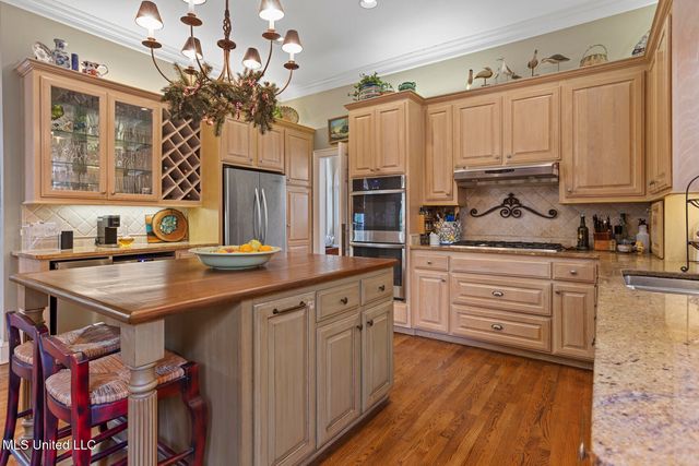 450 Saint Andrews Drive, Jackson, MS 39211