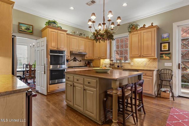 450 Saint Andrews Drive, Jackson, MS 39211