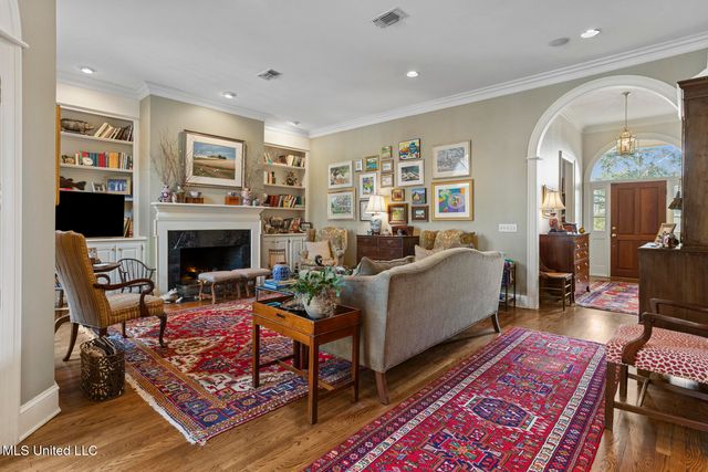 450 Saint Andrews Drive, Jackson, MS 39211