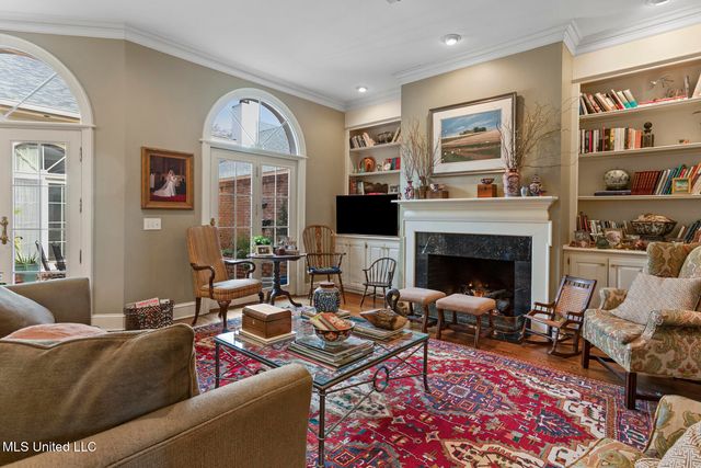 450 Saint Andrews Drive, Jackson, MS 39211