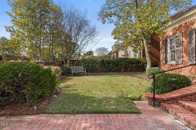 450 Saint Andrews Drive, Jackson, MS 39211