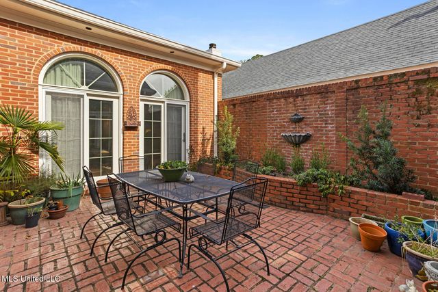 450 Saint Andrews Drive, Jackson, MS 39211