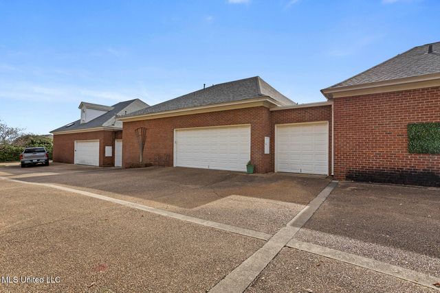 450 Saint Andrews Drive, Jackson, MS 39211