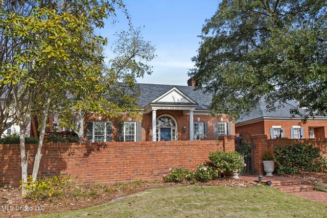 450 Saint Andrews Drive, Jackson, MS 39211