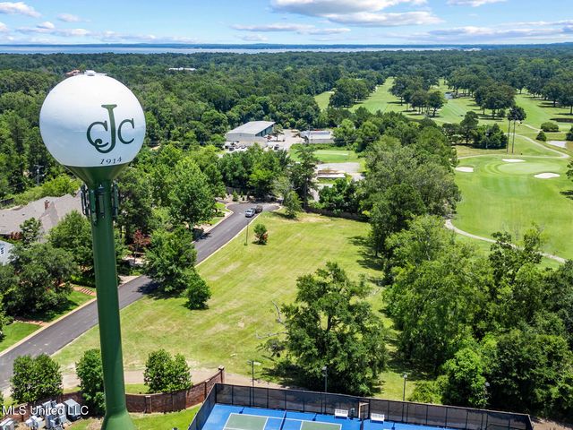 450 Saint Andrews Drive, Jackson, MS 39211