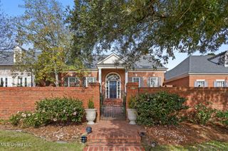 450 Saint Andrews Drive, Jackson, MS 39211